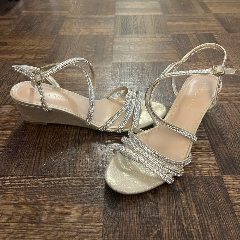 Kelly & Katie Tahada Wedge sandals size 9